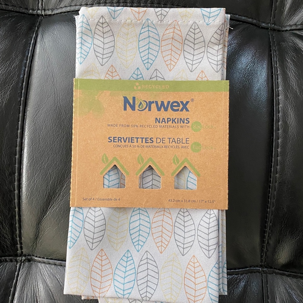 Norwex Recycled leaf Napkins -set of 4 w/ Backlock